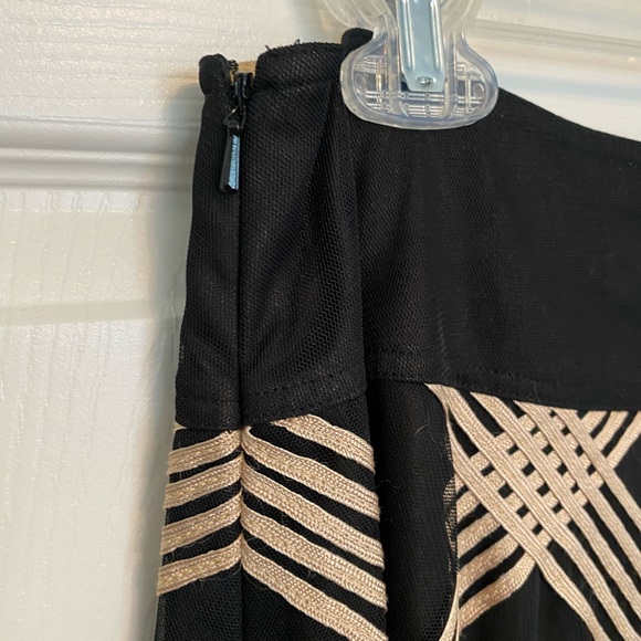 Kay Unger New York Jacket & Skirt size 6, two piece set
Gold silk jacket & skirt - Picture 14 of 14